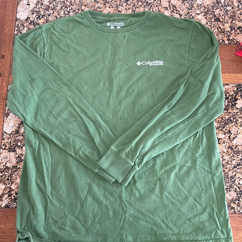 Men’s M/L green long sleeve t-shirt Columbia  worn twice maybe runs M